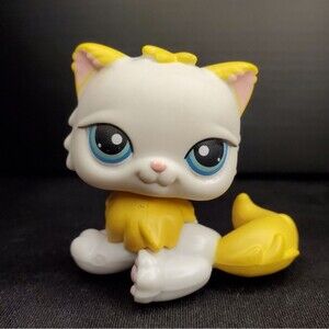 LPS Littlest Pet Shop #207 White Yellow Cat Blue Eyes 2005